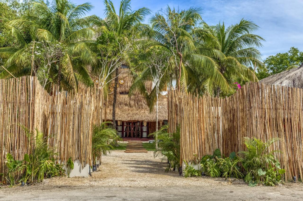 Selina Shared Los Lirios Tulum Exterior foto